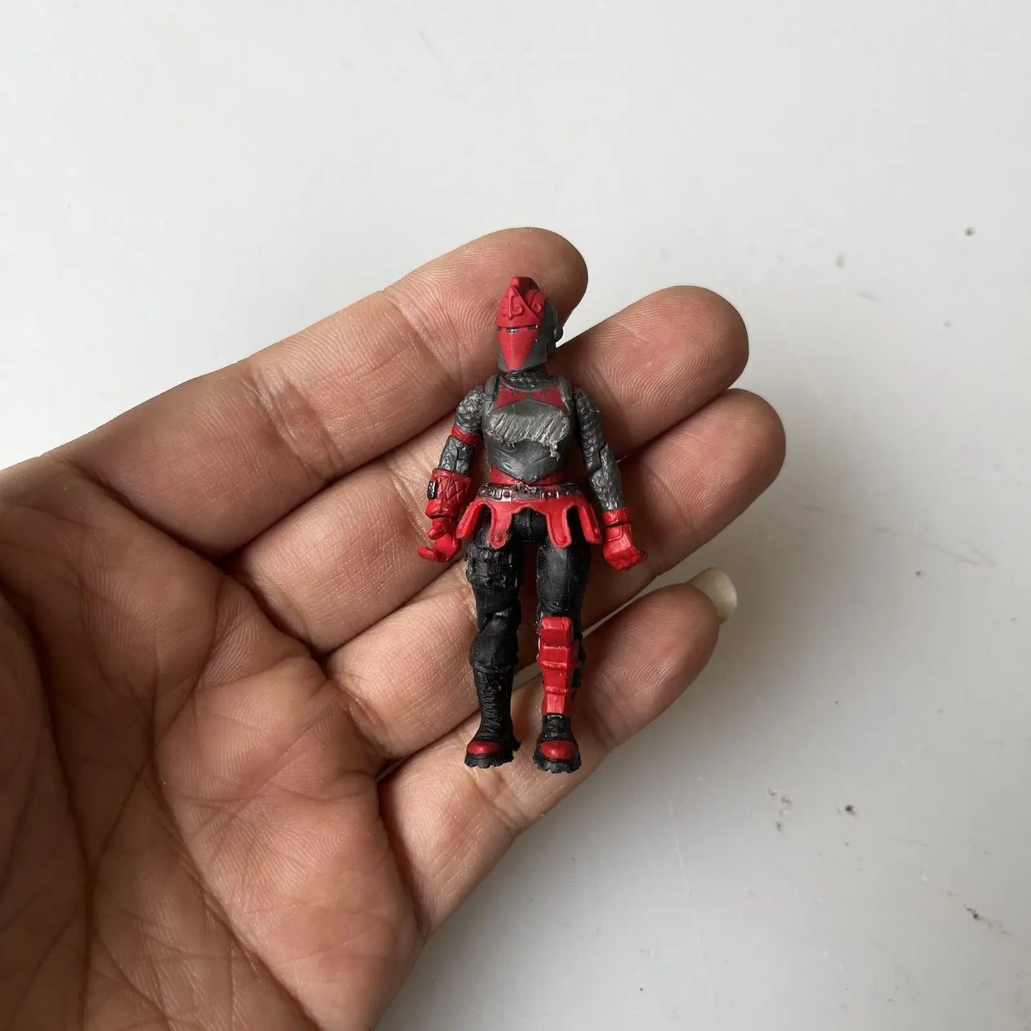 Fortnite Robin Zix Gaming-Peripherie Cartoon-Figur Spielzeug – kreative Actionfigur mit beweglichen Gelenken, Modell-Dekofigur, Geburtstagsgeschenk