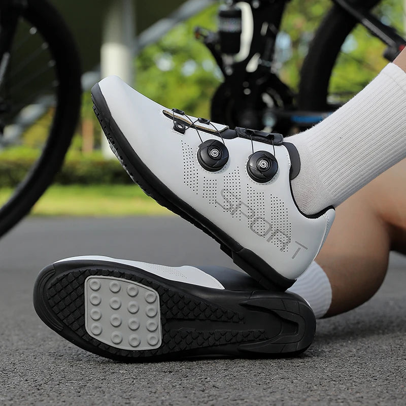 Cyklistické tenisky, prodyšné boty na horská kola, pánské a dámské boty na trail a horskou cyklistiku, sportovní boty na silniční kola, boty na SPD pedály