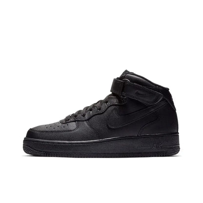 „Nike Air Force 1 Mid Top“ unisex klasikiniai sportiniai bateliai, su paminkštinimu, patogūs ir patvarūs, skirti kasdieniam neformaliam stiliui DQ7666-001