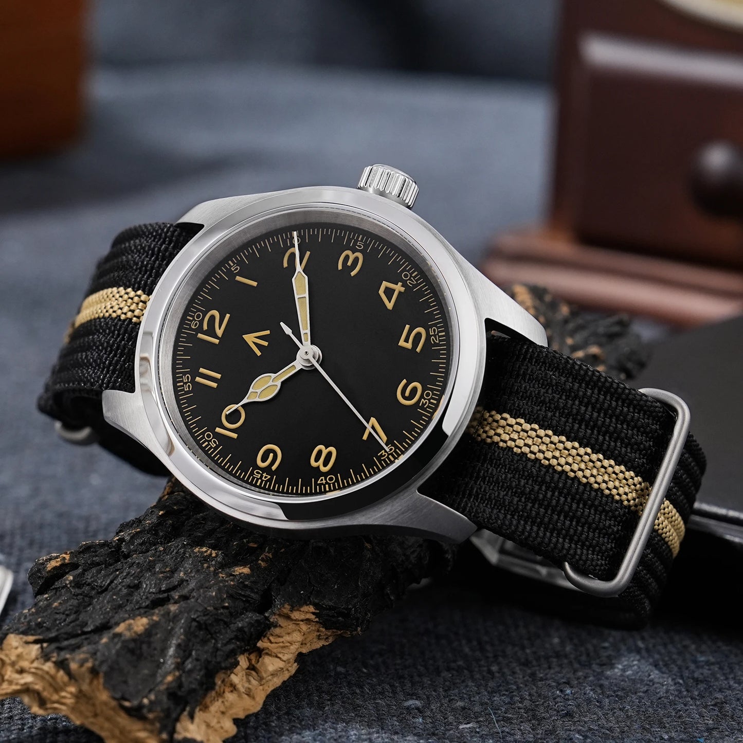 Militado ML08 Vintage Watch VH31 Quartz Movement Domed Sapphire Crystal Wristwatch BGW9 Luminous Vintage 38mm Quartz Watches