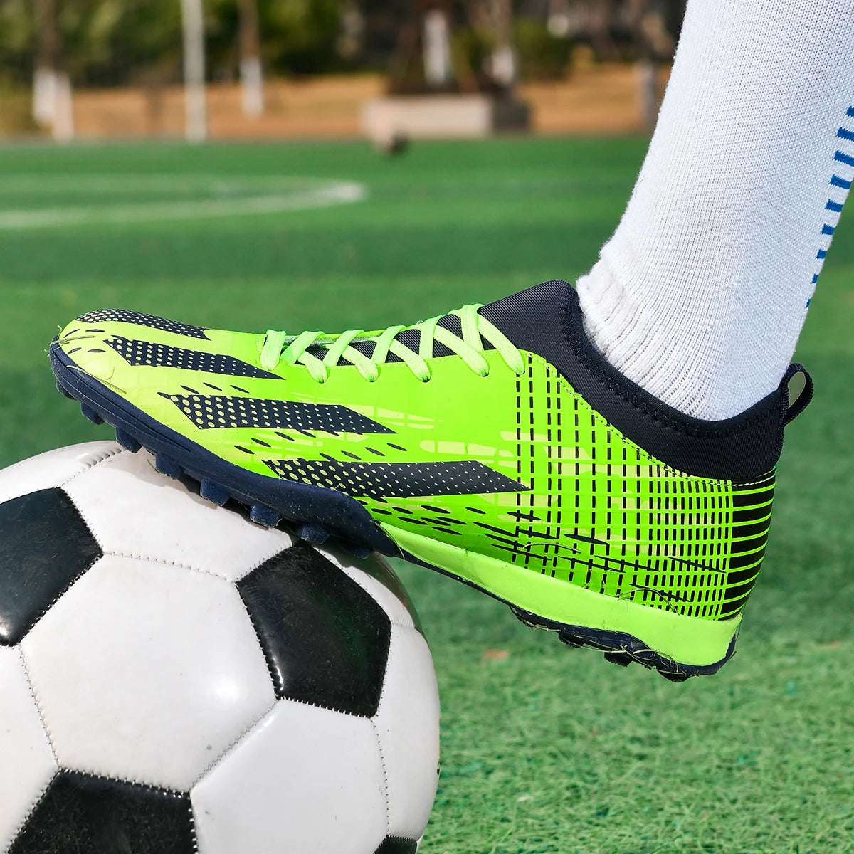 Nouveaux hommes chaussures de Football Futsal bottes de Football en salle Sport Match formation enfants TF crampons herbe cheville vente chaude haute qualité lumière