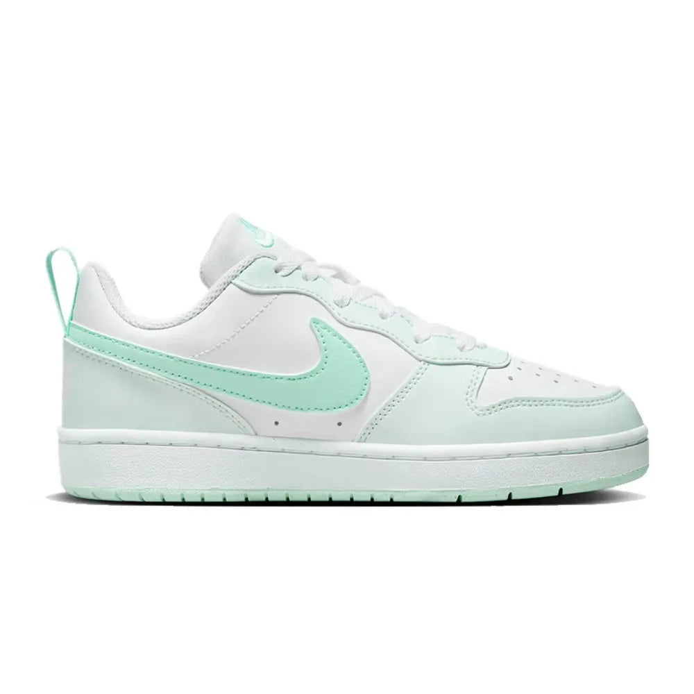Adidași Nike COURT pentru femei, eleganți, versatili și confortabili: casual, antiderapant, rezistenți, în culorile alb și verde mentă FZ3539-100