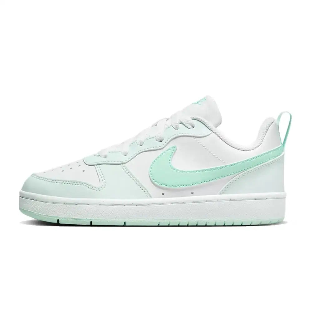 Adidași Nike COURT pentru femei, eleganți, versatili și confortabili: casual, antiderapant, rezistenți, în culorile alb și verde mentă FZ3539-100