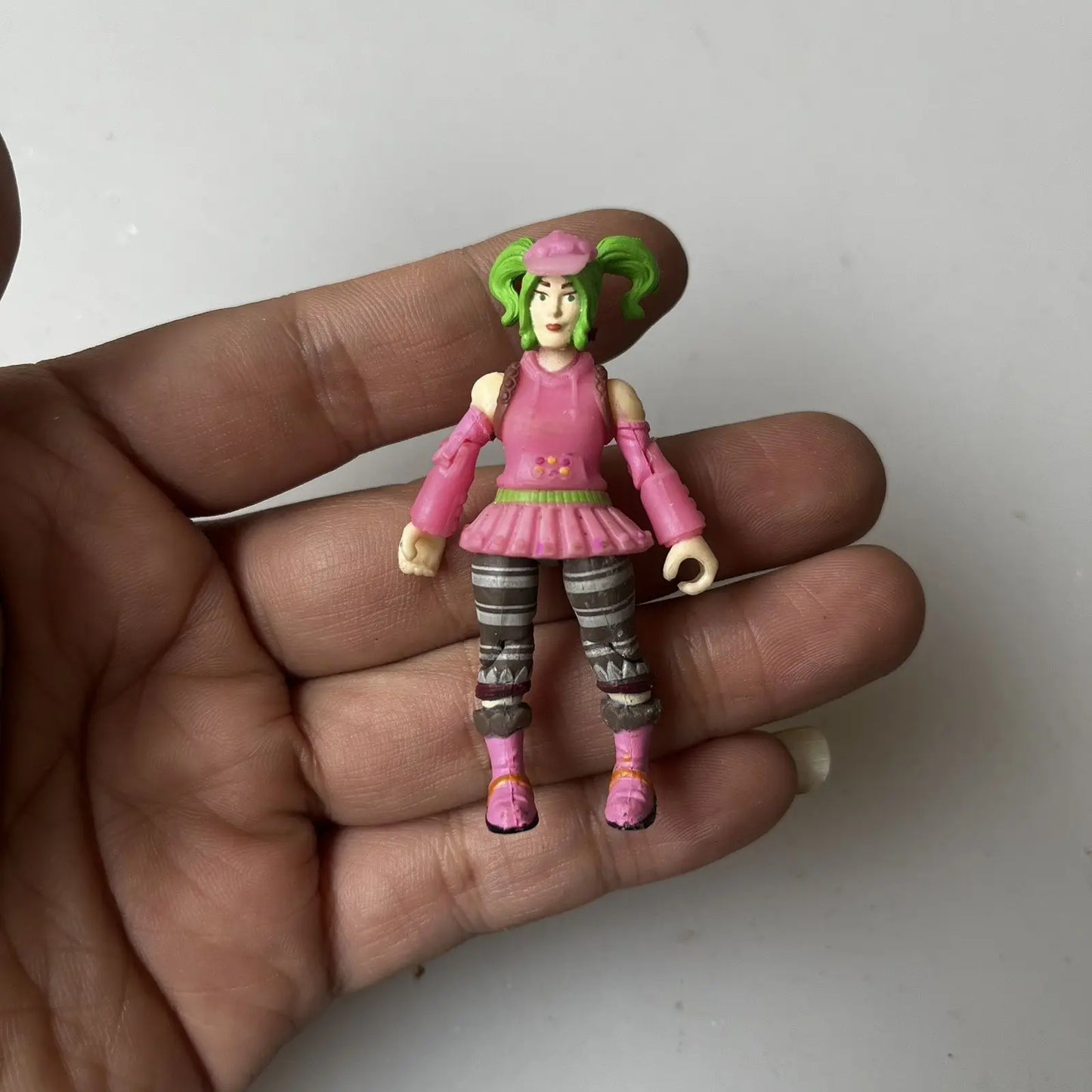 Fortnite Robin Zix Gaming-Peripherie Cartoon-Figur Spielzeug – kreative Actionfigur mit beweglichen Gelenken, Modell-Dekofigur, Geburtstagsgeschenk