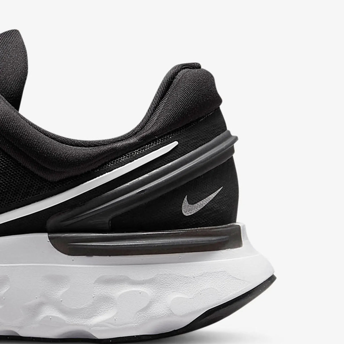 Официални оригинални мъжки летни маратонки REACT MILER 3 на Nike, модел DD0490-001