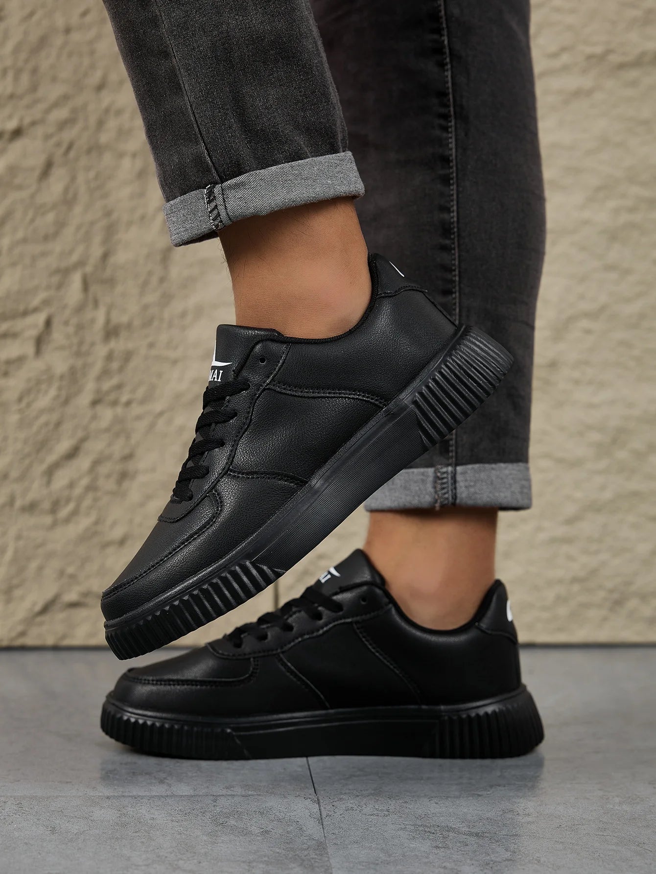 Fashion Leather Men's White Sneakers Breathable Comfortable Classic Casual Shoes for Men and Women Outdoor Walking Shoes Couple Footwear Sizes