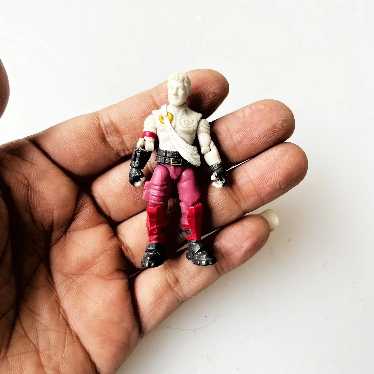 Fortnite Robin Zix Gaming-Peripherie Cartoon-Figur Spielzeug – kreative Actionfigur mit beweglichen Gelenken, Modell-Dekofigur, Geburtstagsgeschenk