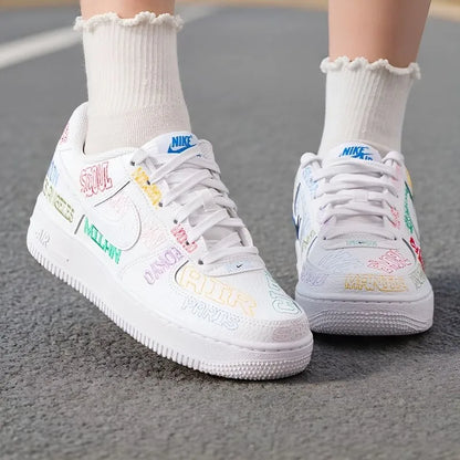 Nike ženske cipele za stariju djecu s vezenjem AF1 Air Force One niskog kupa ležerne cipele za dasku sportske cipele IO9739-100