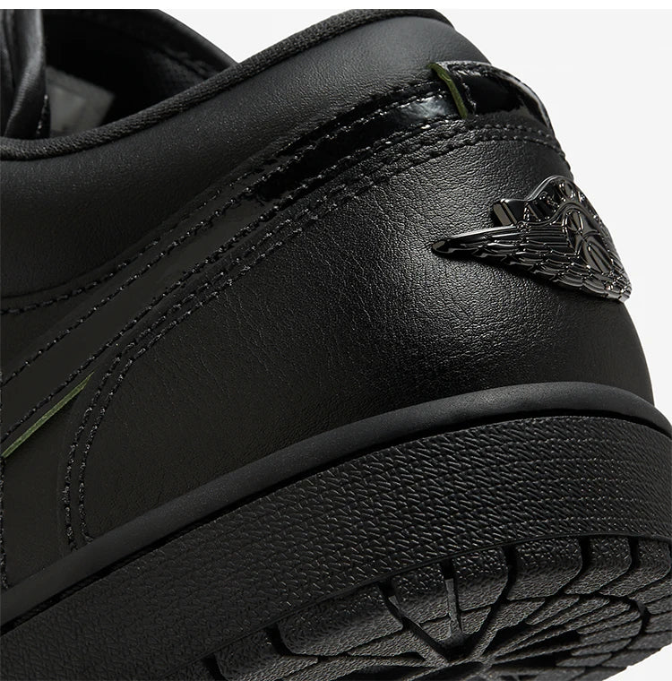 Nike Authentic JORDAN Men's Classic Shock Absorption Daily Lace-Up Sneakers HM3690-001