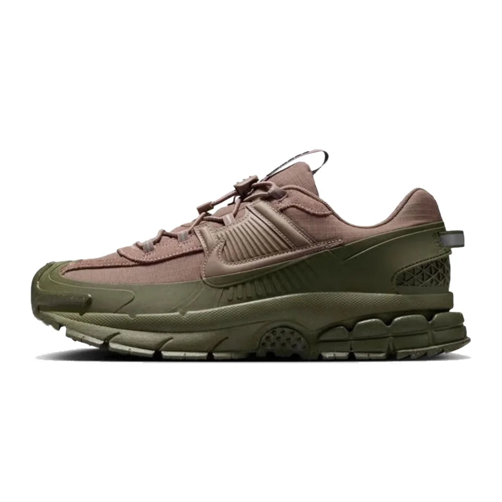 Nike Vomero 5 Roam : chaussures de course basses, confortables, antidérapantes et résistantes, pour l'entraînement, la ville et les trajets quotidiens HQ2181-006