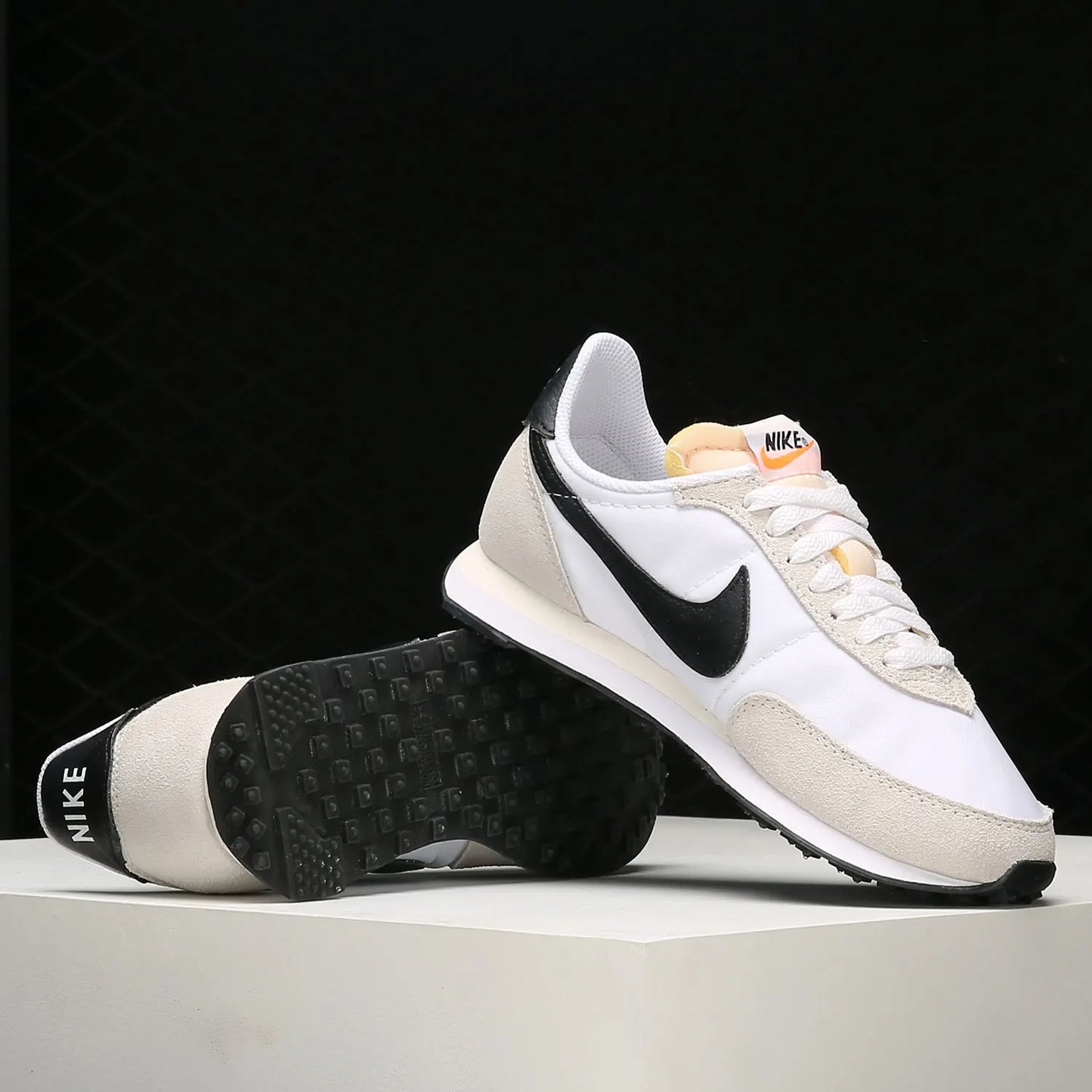 Nike Authentic Waffle Trainer 2 Sportliche Freizeitschuhe für Herren und Damen DA8291-100