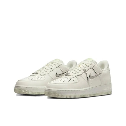 Unisexové klasické tenisky Nike Air Force 1 Low, pohodlné odpružení a odolný design pro každodenní nošení FN8540-100