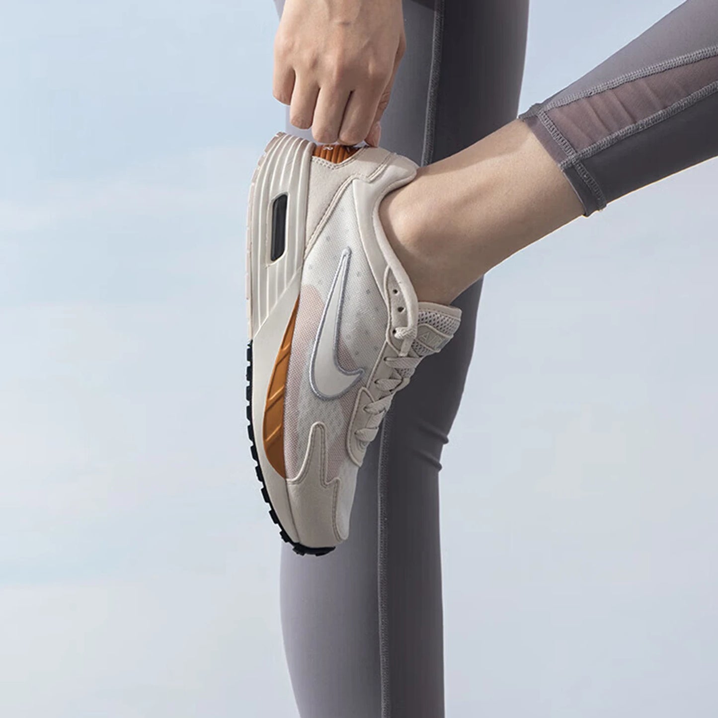 Nike originalne lagane ženske tenisice za trčanje Air Max Solo FN0784-105