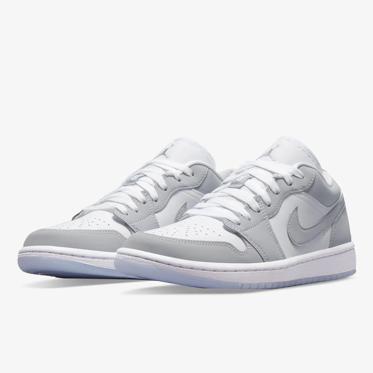 Nike, chaussures de basketball classiques pour hommes et femmes, modèle AIR JORDAN 1 AJ1, référence DC0774-105.