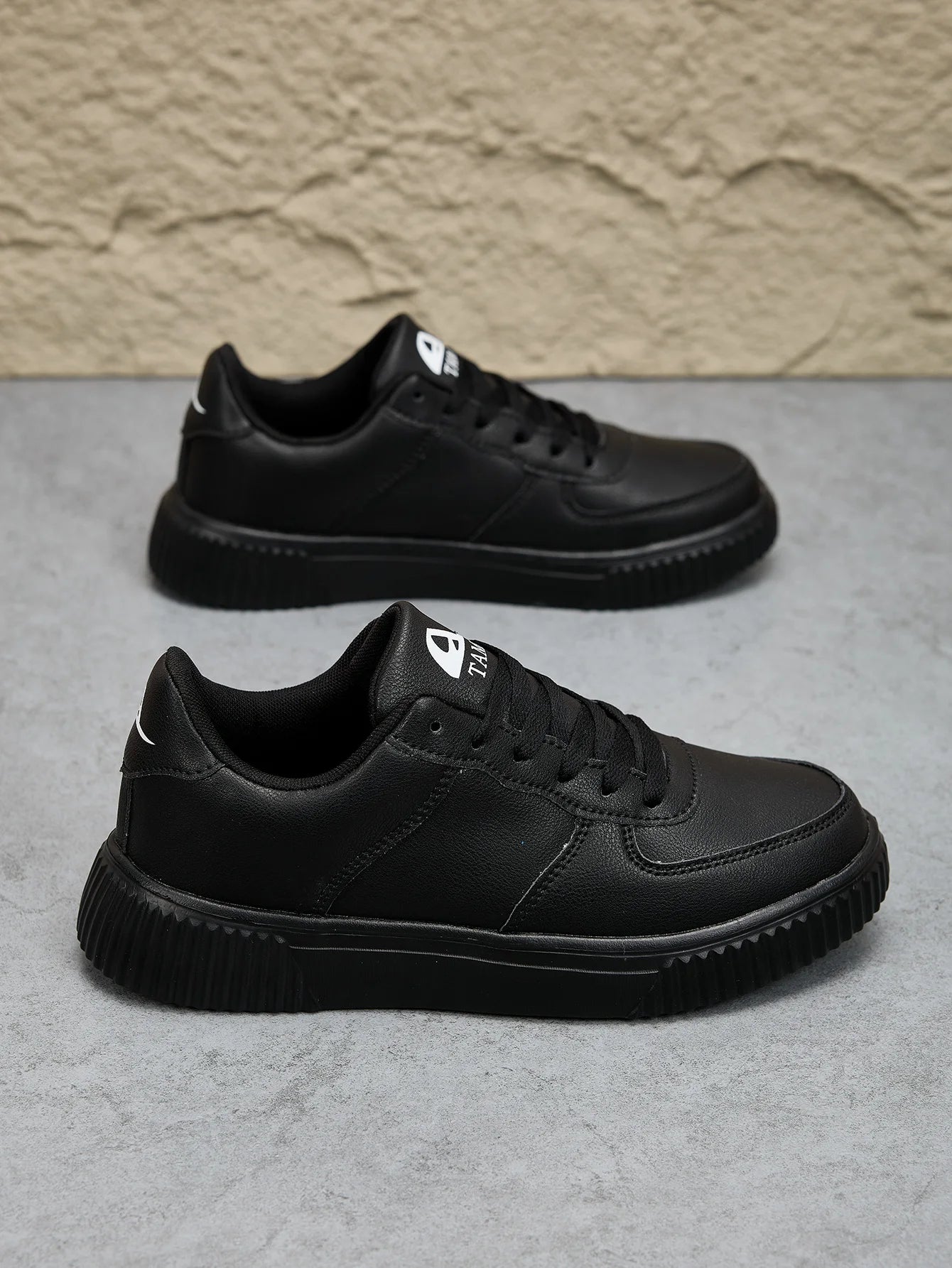 Fashion Leather Men's White Sneakers Breathable Comfortable Classic Casual Shoes for Men and Women Outdoor Walking Shoes Couple Footwear Sizes