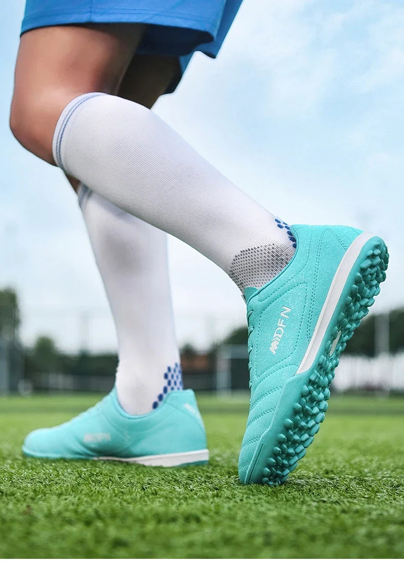 New Men's Football Boots Match Professional Sneakers Non-slip Soccer Shoes Outdoor Drop Shipping Unisex Training Sport Futsal