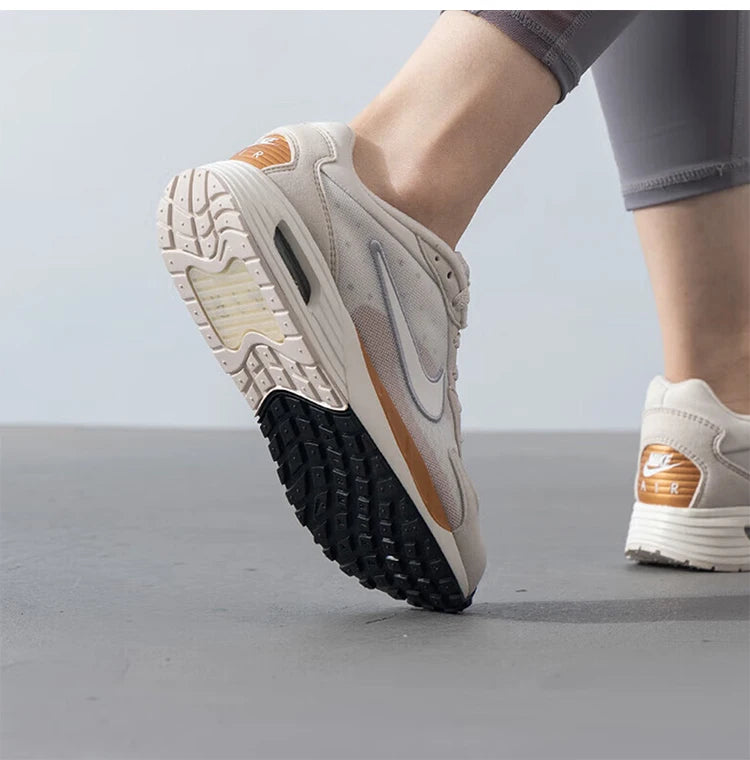 Nike originalne lagane ženske tenisice za trčanje Air Max Solo FN0784-105