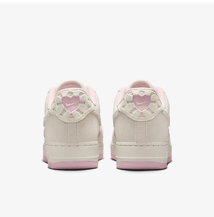 „Nike“ oficialūs autentiški „AIR FORCE 1“ moteriški žemi sportiniai bateliai HV5992-111