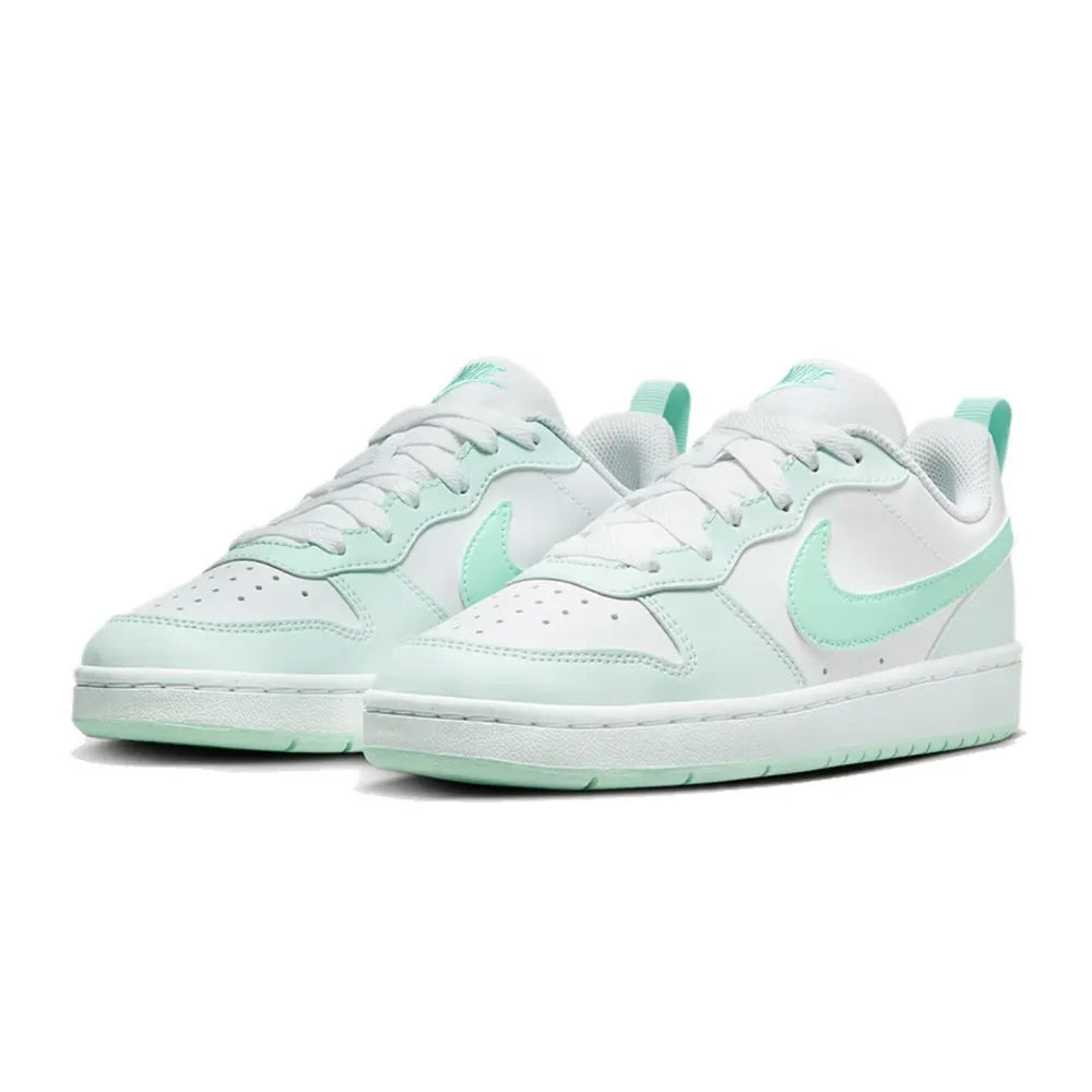 Adidași Nike COURT pentru femei, eleganți, versatili și confortabili: casual, antiderapant, rezistenți, în culorile alb și verde mentă FZ3539-100