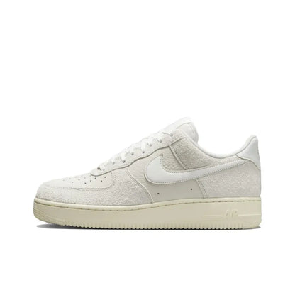 Unisexové klasické tenisky Nike Air Force 1 Low, pohodlné odpružení a odolný design pro každodenní nošení FN8540-100