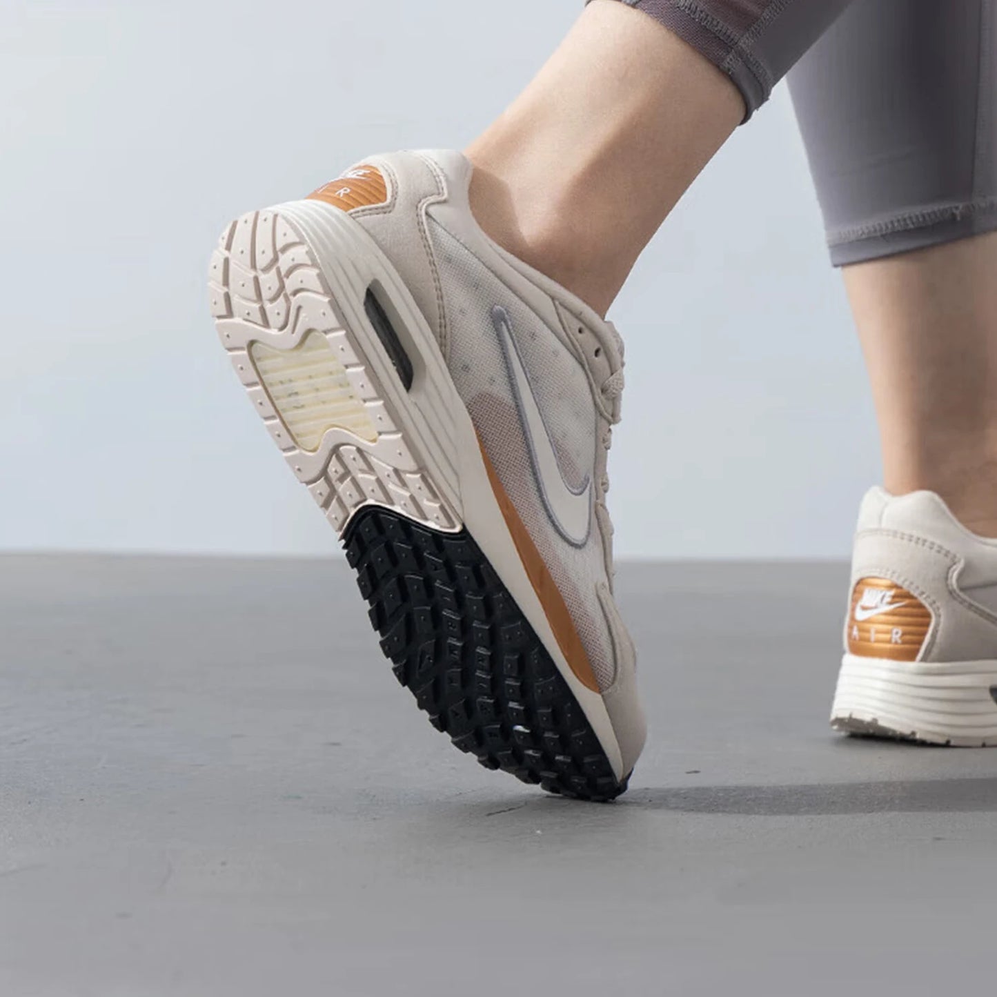 Nike originalne lagane ženske tenisice za trčanje Air Max Solo FN0784-105