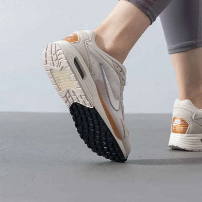 Nike originalne lagane ženske tenisice za trčanje Air Max Solo FN0784-105