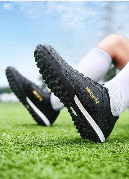 New Men's Football Boots Match Professional Sneakers Non-slip Soccer Shoes Outdoor Drop Shipping Unisex Training Sport Futsal