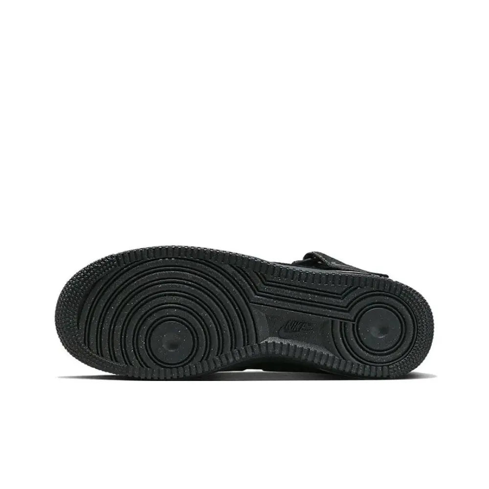 „Nike Air Force 1 Mid Top“ unisex klasikiniai sportiniai bateliai, su paminkštinimu, patogūs ir patvarūs, skirti kasdieniam neformaliam stiliui DQ7666-001
