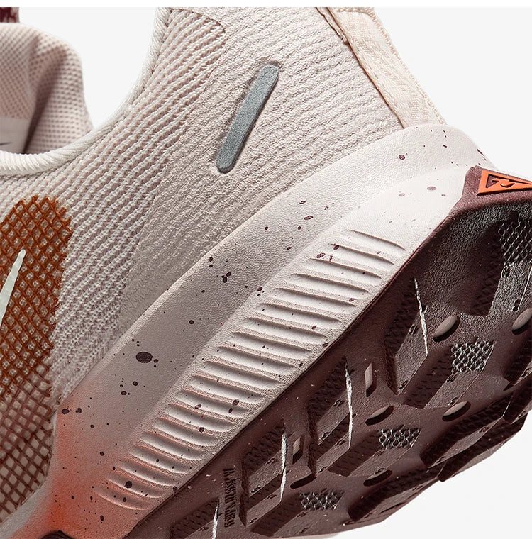 „Nike Authentic Juniper Trail“ moteriški žemi bėgimo bateliai, skirti bėgimui per lauką, FQ0902-602