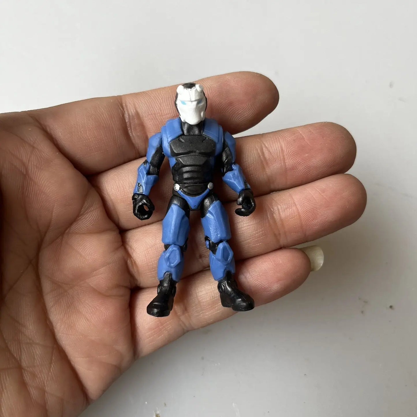 Fortnite Robin Zix Gaming-Peripherie Cartoon-Figur Spielzeug – kreative Actionfigur mit beweglichen Gelenken, Modell-Dekofigur, Geburtstagsgeschenk