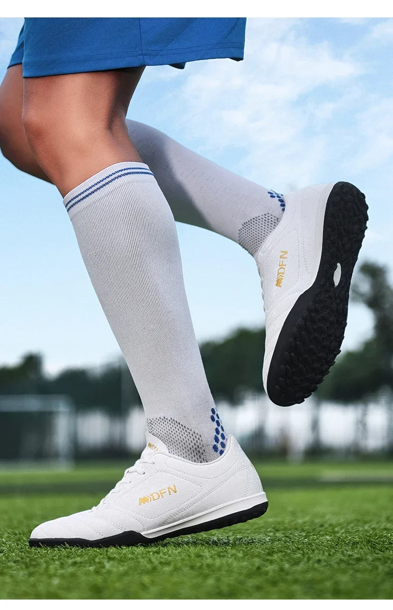 New Men's Football Boots Match Professional Sneakers Non-slip Soccer Shoes Outdoor Drop Shipping Unisex Training Sport Futsal