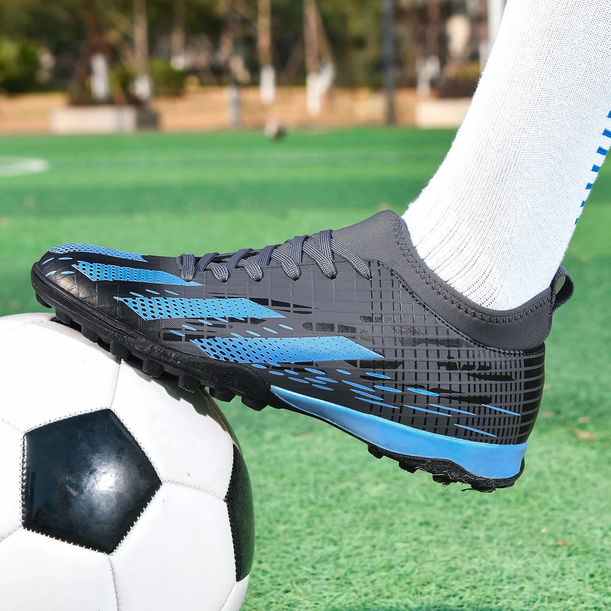 Nouveaux hommes chaussures de Football Futsal bottes de Football en salle Sport Match formation enfants TF crampons herbe cheville vente chaude haute qualité lumière