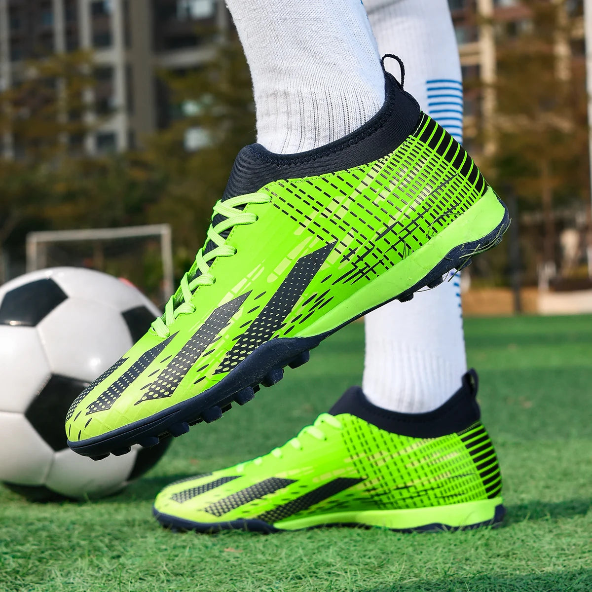 Nouveaux hommes chaussures de Football Futsal bottes de Football en salle Sport Match formation enfants TF crampons herbe cheville vente chaude haute qualité lumière