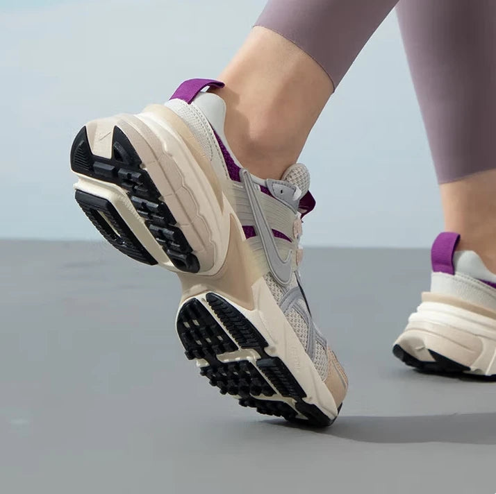 Scarpe da running Nike per uomo e donna con nuova suola ammortizzante in schiuma ad alta densità e resistente all’usura, Classic V2K Run Prm leggere e confortevoli per sport all’aperto, stile rétro di tendenza, alla moda e versatili